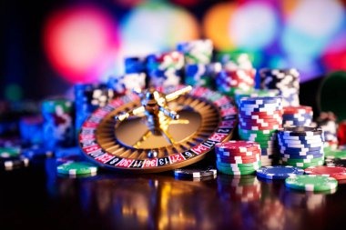 mainduit mobile app dashboard showing live football markets and casino games on Android